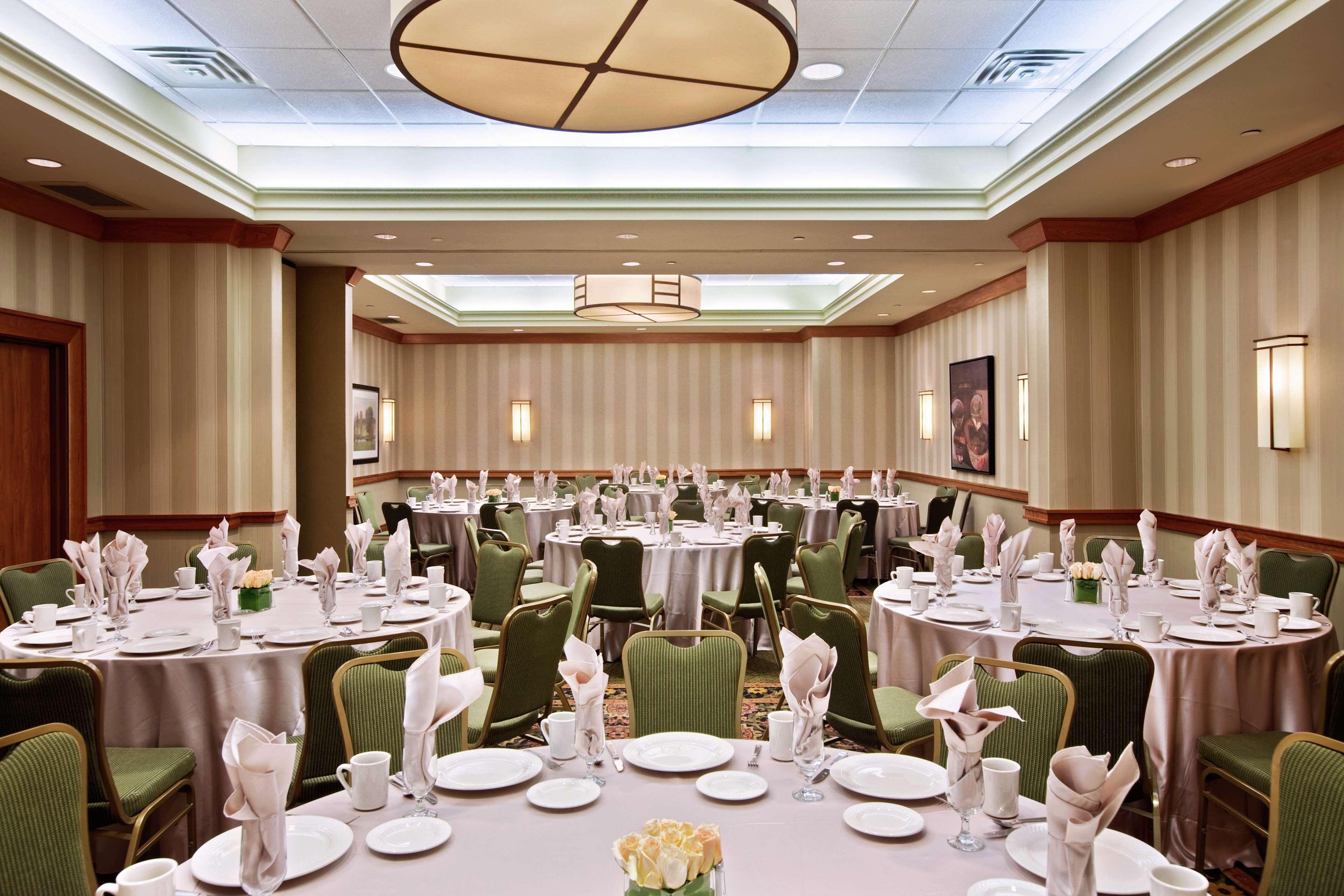 Hilton Suites Chicago/Окбрук Террас Ресторан фото